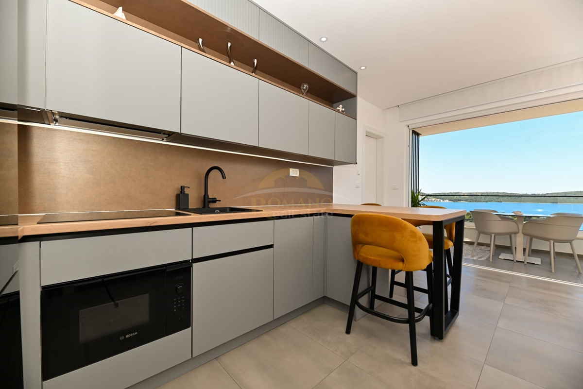 Attico di lusso a Okrug Gornji/Čiovo con terrazza sul tetto